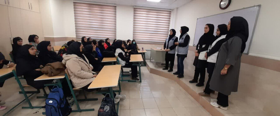 در حاشیه مانور سراسری زلزله / آموزش مدیریت استرس بحران در ۲۰۰ مدرسه استان البرز