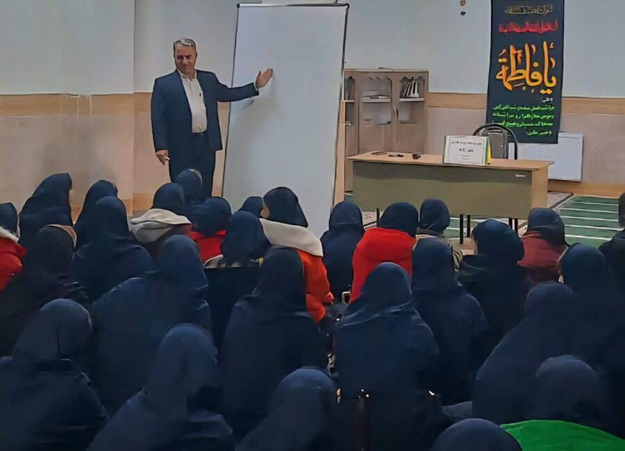 در حاشیه مانور سراسری زلزله / آموزش مدیریت استرس بحران در ۲۰۰ مدرسه استان البرز