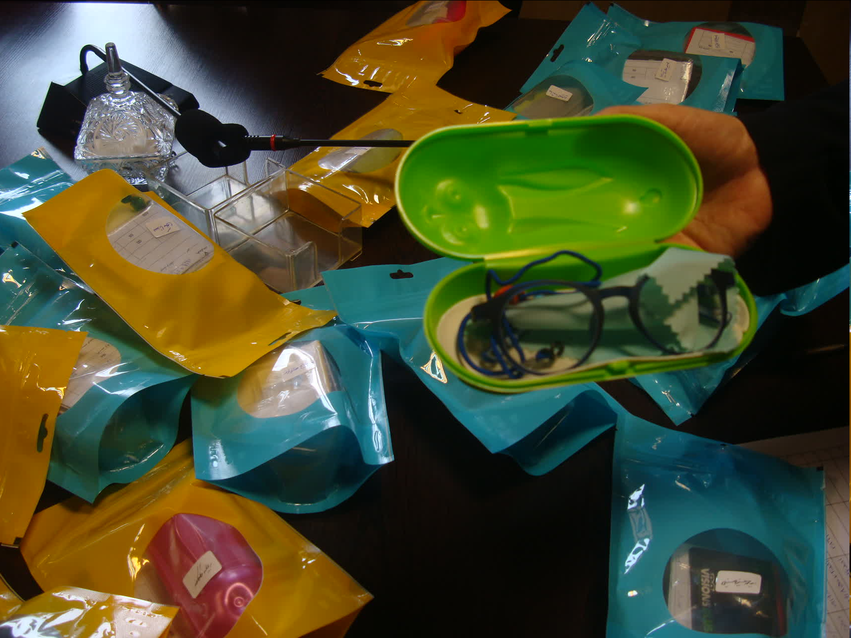 اجرای طرح غربالگری بینایی کودکان تحت پوشش بهزیستی ملایر با همکاری گروه جهادی