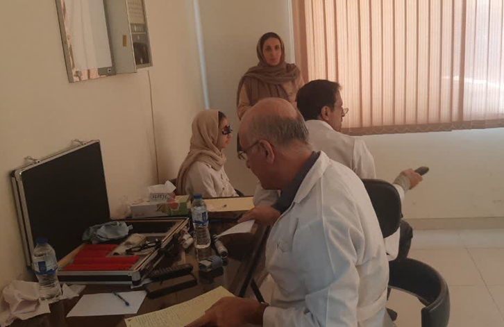 اجرای طرح غربالگری بینایی کودکان تحت پوشش بهزیستی ملایر با همکاری گروه جهادی