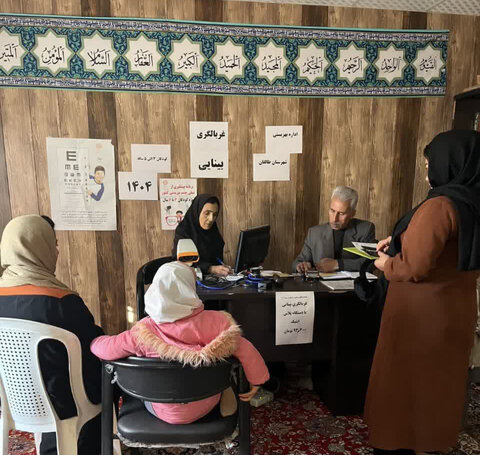 طالقان | به مناسبت گرامیداشت هفته معلولین / سنجش بینایی کودکان طالقانی