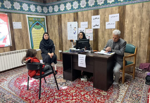 طالقان | به مناسبت گرامیداشت هفته معلولین / سنجش بینایی کودکان طالقانی