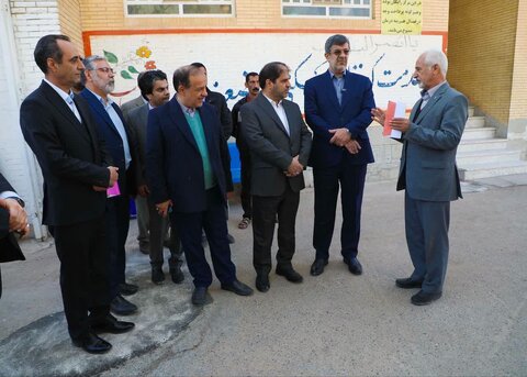 بازدید استاندار از مرکز درمان و بازتوانی بهزیستی