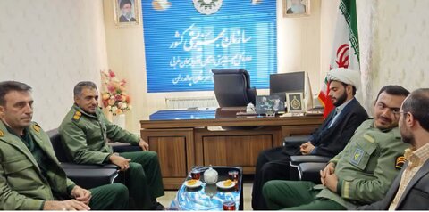 دیدار فرمانده گردان امام حسین(ع) و فرمانده حوزه شهری شهید موسوی سپاه پاسدارن انقلاب اسلامی چالدران باسرپرست جدید اداره ی بهزیستی