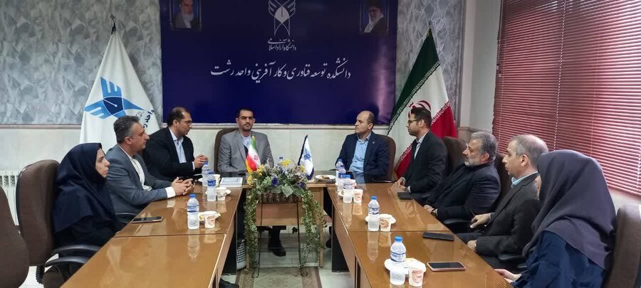 بازدید مدیرکل بهزیستی گیلان از دانشکده توسعه فناوری و کارآفرینی دانشگاه آزاد اسلامی رشت