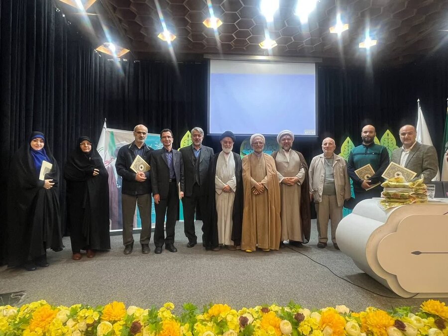 تقدیر از مدیرکل بهزیستی گیلان و دبیر شورای اقامه نماز در آیین تجلیل از دستگاه‌های برتر ترویج فرهنگ نماز ۱۴۰۳