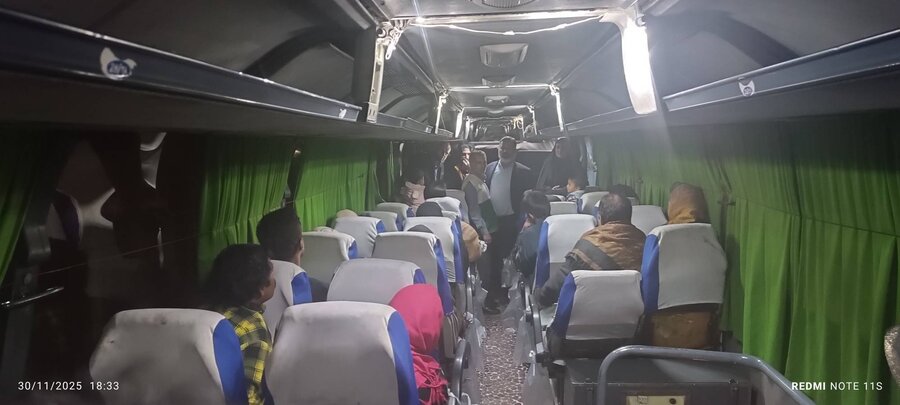 اعزام کاروان زیارتی خانواده‌های دو معلولِ بهزیستی هامون به مشهد مقدس