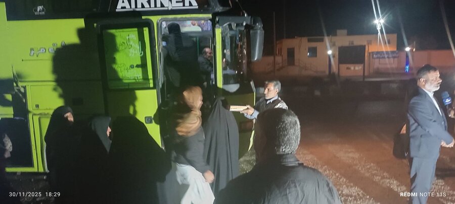 اعزام کاروان زیارتی خانواده‌های دو معلولِ بهزیستی هامون به مشهد مقدس