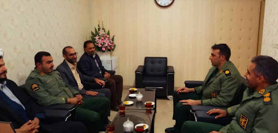 دیدار فرمانده گردان امام حسین(ع) و فرمانده حوزه شهری شهید موسوی سپاه پاسدارن انقلاب اسلامی چالدران باسرپرست جدید اداره ی بهزیستی