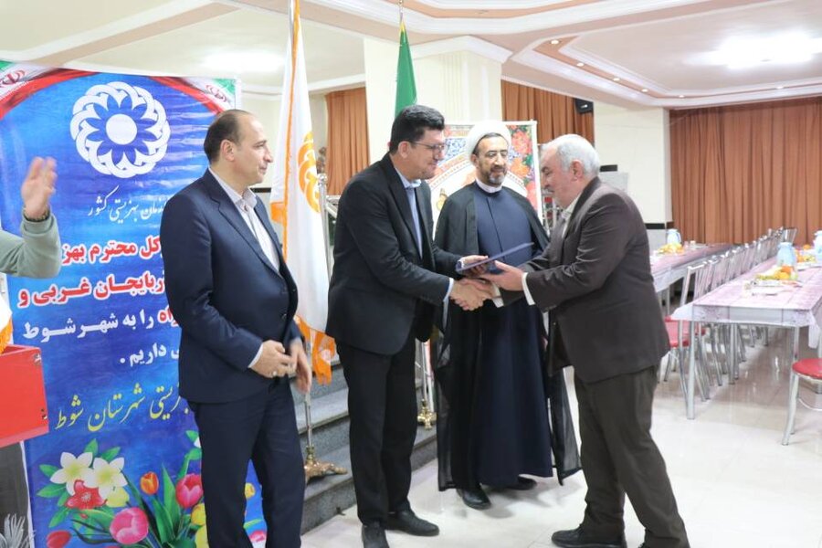 گلریزان خیرین برای نشاندن لبخند بر چهره نوعروسان