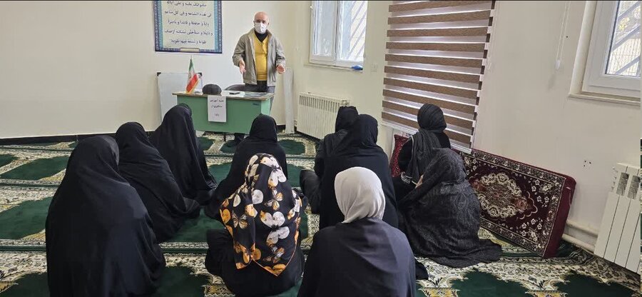 برگزاری کارگاه پیشگیری از ایدز برای زنان سرپرست خانوار در دمق با هدف ارتقای آگاهی و سلامت خانواده