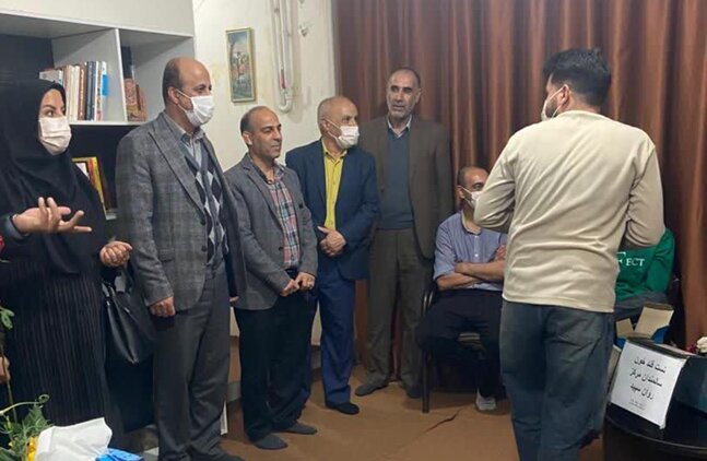 انجام آزمایش قند خون سالمندان مرکز روان سپید شهرستان اسدآباد به مناسبت هفته گرامیداشت معلولین