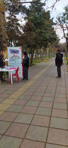 استقرار میز خدمت مؤسسه کاهش آسیب مهرافروزان در محله ولیعصر هشتگرد به مناسبت هفته ایدز