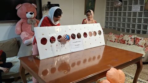 فرزندان مقیم در خانه های بهزیستی با نقاشی و بازی لحظاتی شاد و خلاقانه را تجربه کردند