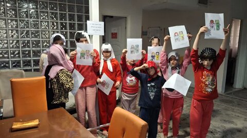 فرزندان مقیم در خانه های بهزیستی با نقاشی و بازی لحظاتی شاد و خلاقانه را تجربه کردند