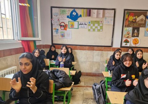 کرج | تقدیر از مددجوی موفق به مناسبت فرارسیدن هفته جهانی افراد دارای معلولیت