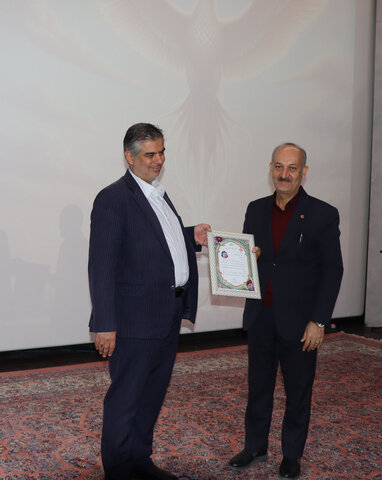 استاندار مرکزی مددکار افتخاری بهزیستی استان مرکزی شد