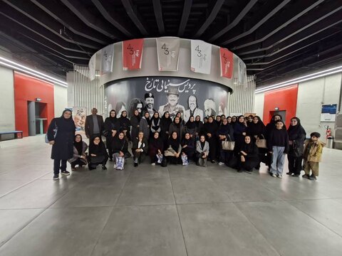 تماشای جمعی فیلم «بچه‌ی مردم» توسط مسئولین فنی خانه‌های کودک و نوجوان فارس در شیراز