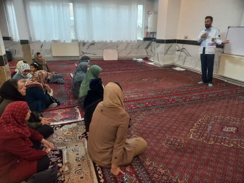 نشست معرفی اورژانس اجتماعی ۱۲۳ با حضور بانوان قرآن‌خوان قروه برگزار شد