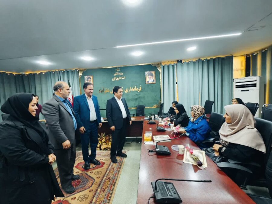 نشست صمیمانه جمعی از افراد دارای معلولیت موفق با فرماندار نظرآباد