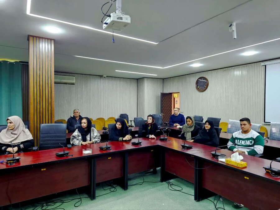 نشست صمیمانه جمعی از افراد دارای معلولیت موفق با فرماندار نظرآباد