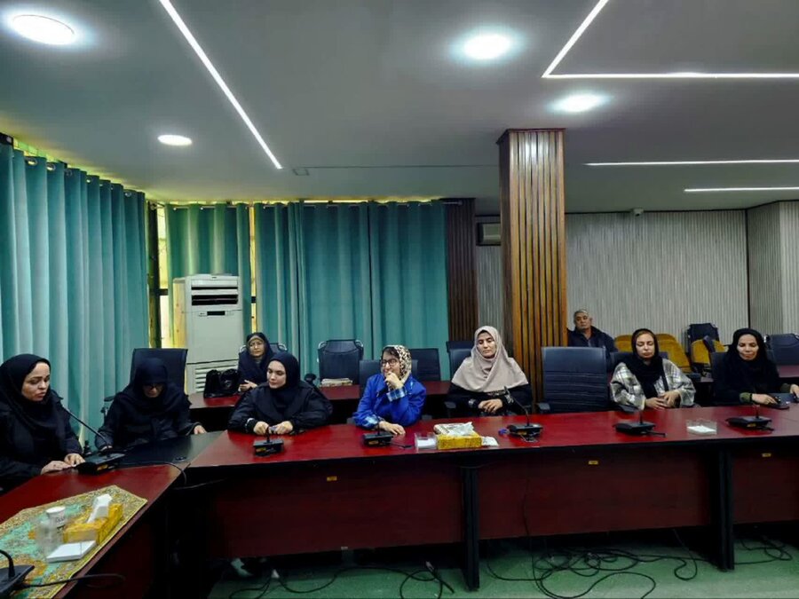 نشست صمیمانه جمعی از افراد دارای معلولیت موفق با فرماندار نظرآباد