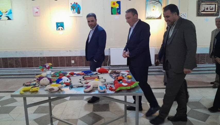 برگزاری مراسم افتتاح نمایشگاه صنایع دستی معلولان ذهنی «یاس شکسته» به مناسبت روز جهانی معلولین