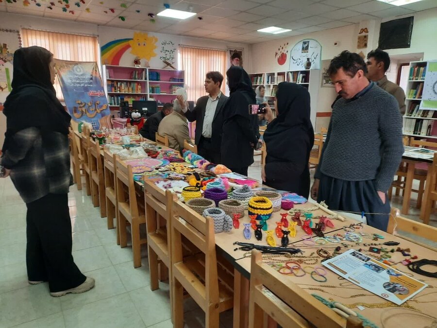 نمایشگاه نقاشی و صنایع‌ دستی ویژه افراد دارای معلولیت در شهر صاحب برگزار شد 
