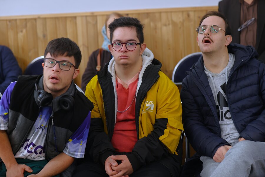 اهداء نشان مناسب سازی موسسه خیریه بهشت امام رضا (ع)