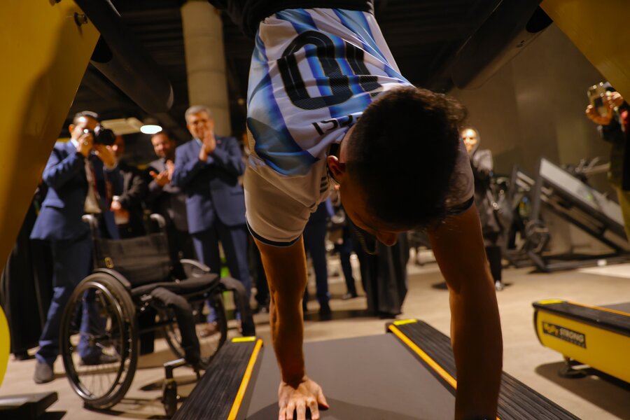 اهداء نشان مناسب سازی موسسه خیریه بهشت امام رضا (ع)