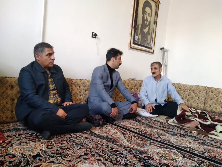 مسئولان کامیاران با معلولان شهر موچش دیدار کردند