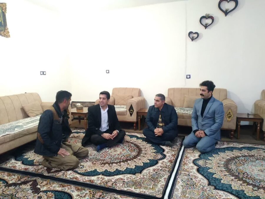 مسئولان کامیاران با معلولان شهر موچش دیدار کردند 