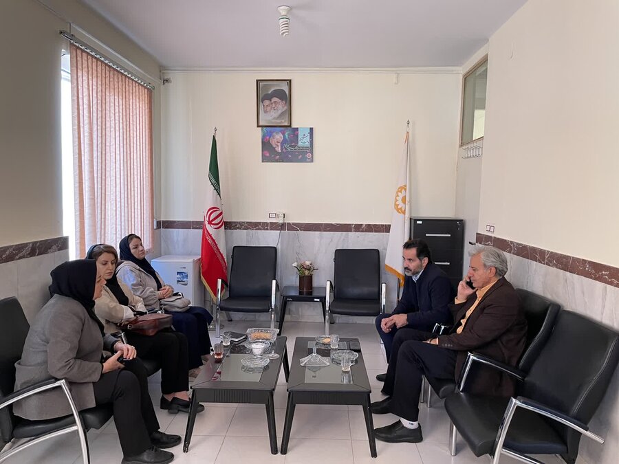 بازدید کارشناسان استانی حوزه معاونت سلامت اجتماعی از بهزیستی قروه
