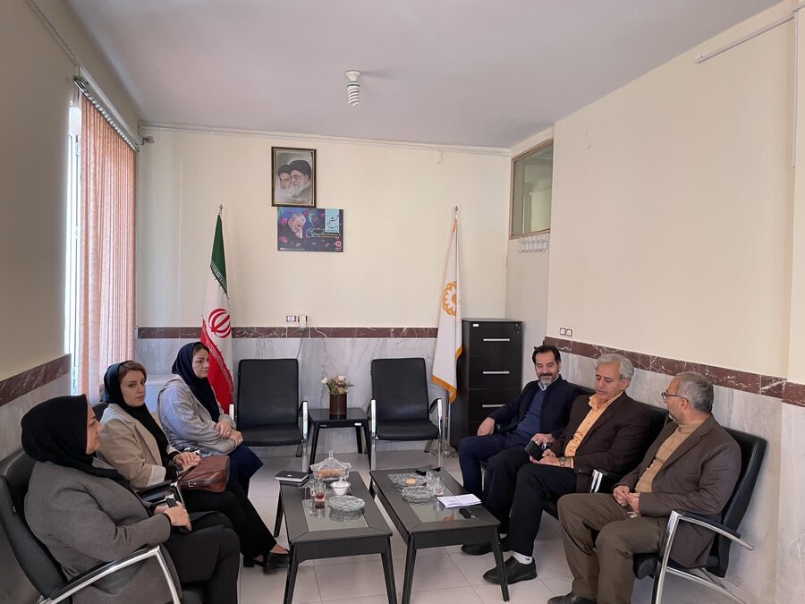 بازدید کارشناسان استانی حوزه معاونت سلامت اجتماعی از بهزیستی قروه
