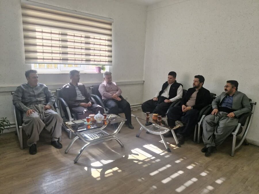 رئیس بنیاد شهید شهرستان بانه با کارکنان بهزیستی دیدار کرد
