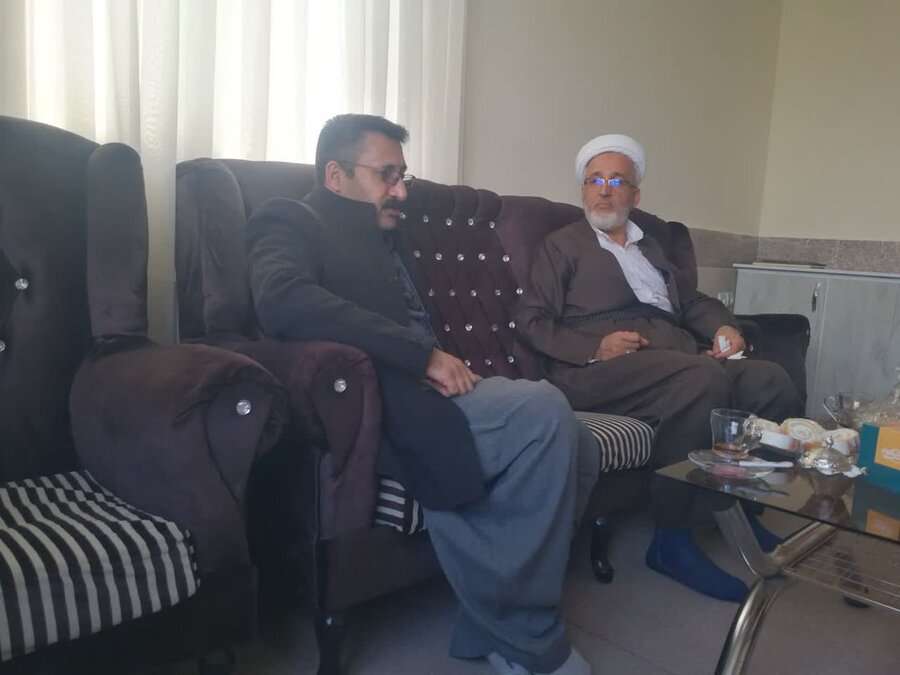 رئیس بهزیستی بانه با امام جمعه به مناسبت هفته معلولین دیدار کرد 