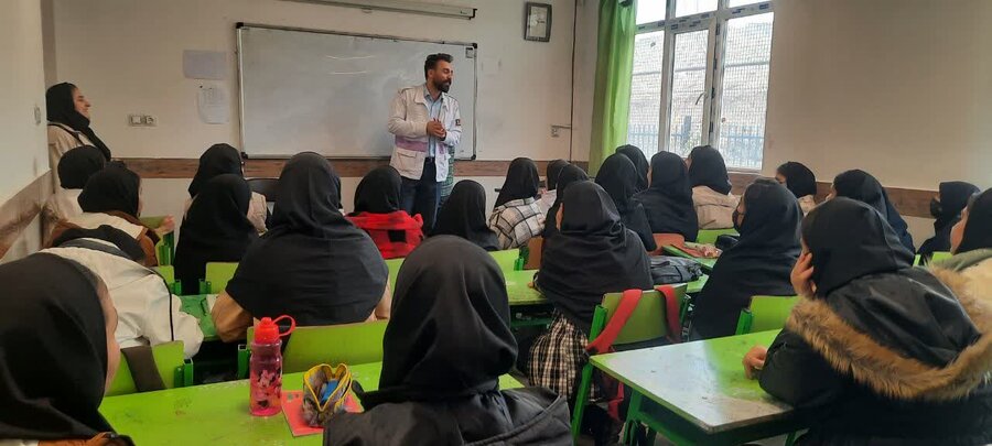 حضور اورژانس اجتماعی در مدرسه دخترانه مالوجه