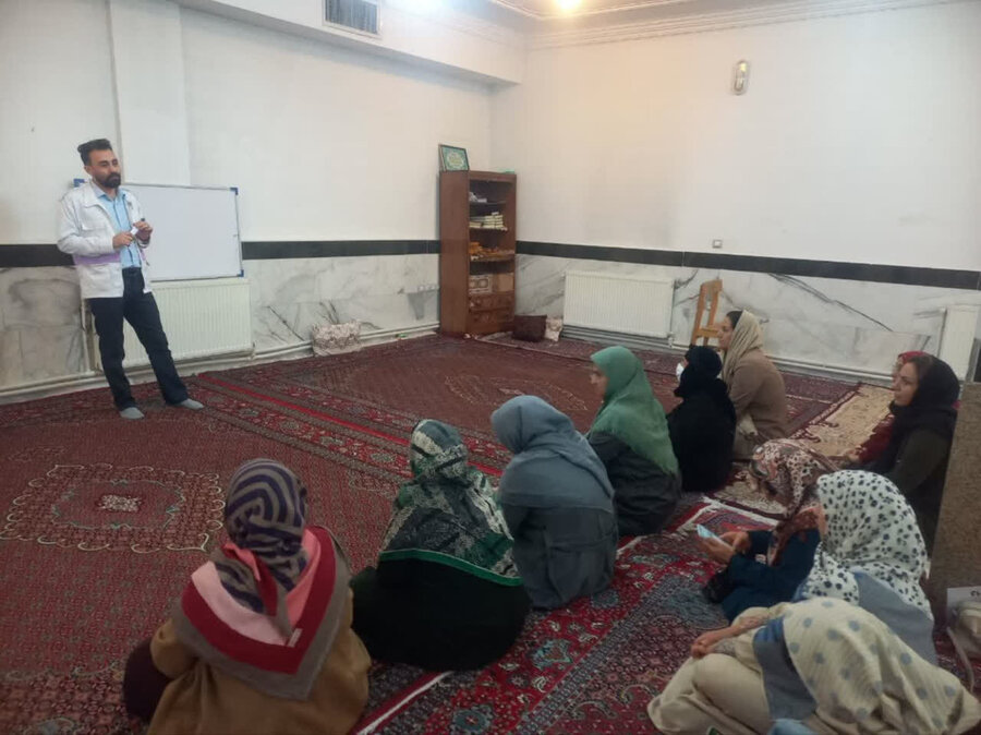 نشست معرفی اورژانس اجتماعی ۱۲۳ با حضور بانوان قرآنخوان قروه برگزار شد