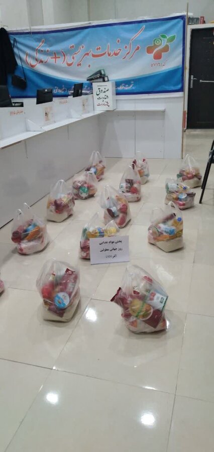 توزیع بستههای غذایی و پوشاک میان مددجویان مرکز مثبت زندگی ۵۷۱۶ بیجار