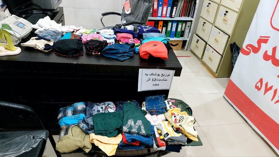 توزیع بستههای غذایی و پوشاک میان مددجویان مرکز مثبت زندگی ۵۷۱۶ بیجار