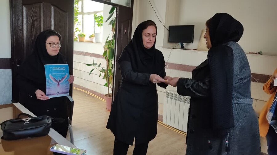 بازی‌های بومی و محلی به مناسبت هفته افراد دارای معلولیت در سروآباد برگزار شد 
