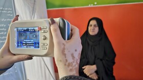 پایش ماهانه سلامت سالمندان در مرکز «مهر و گفت‌وگو» زاهدان؛ سنجش بینایی و برپایی ایستگاه سلامت