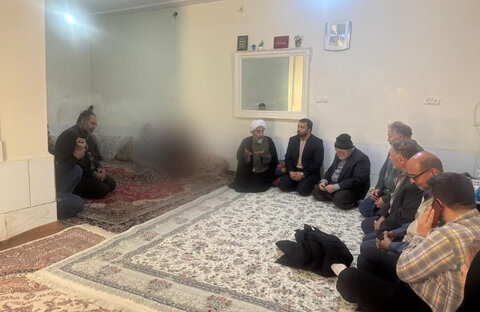 اشتهارد | امام جمعه،بخشدار مرکزی و رئیس بهزیستی اشتهارد با خانواده های دارای دو عضو معلول دیدار کردند