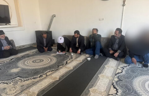 اشتهارد | امام جمعه،بخشدار مركزى و رئيس بهزيستى اشتهارد با خانواده هاى داراى دو عضو معلول دیدار کردند