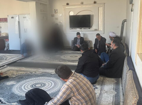 اشتهارد | امام جمعه،بخشدار مركزى و رئيس بهزيستى اشتهارد با خانواده هاى داراى دو عضو معلول دیدار کردند