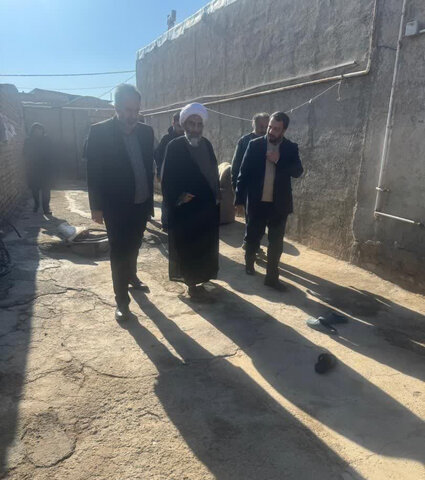 اشتهارد | امام جمعه،بخشدار مركزى و رئيس بهزيستى اشتهارد با خانواده هاى داراى دو عضو معلول دیدار کردند