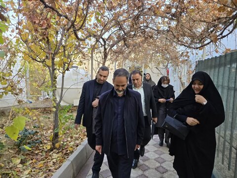 دکتر علیرضا عباسی نماینده مجلس و مدیرکل بهزیستی البرز از مرکز نگهداری از دختران دارای معلولیت ذهنی نسترن بازدید کردند