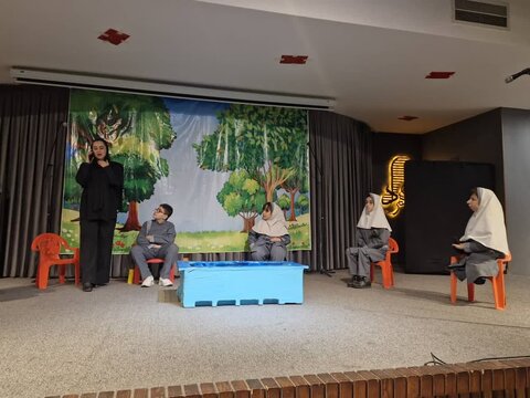 حضور مدیرکل بهزیستی البرز در تئاتر ویژه روز جهانی معلولین /حمایت از توانمندی کودکان دارای ناتوانی