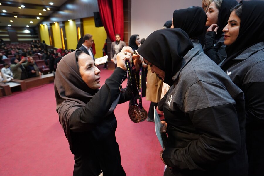 جشنواره ورزشی بانوان