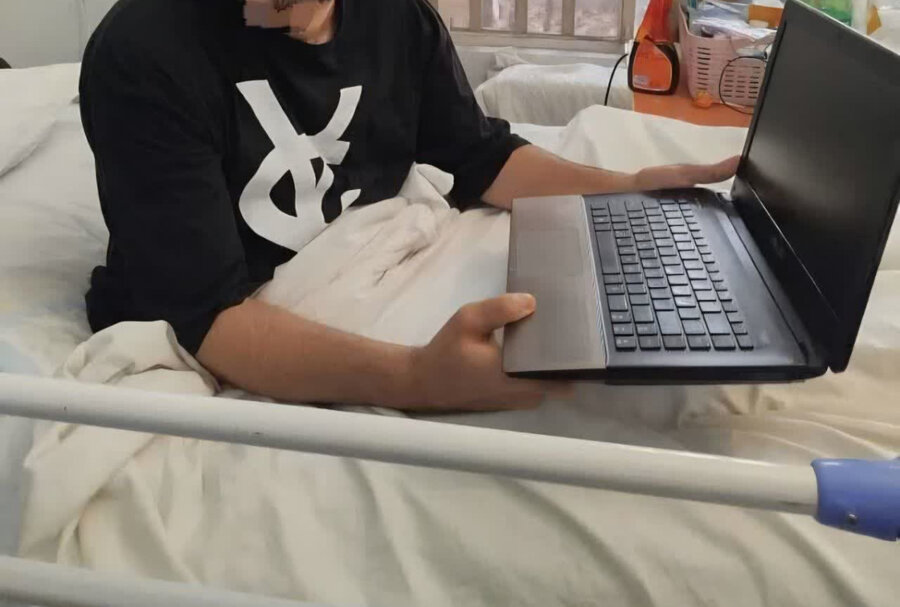 کرج | اهداء یکدستگاه لپ‌تاپ به توانخواه ضایعه نخاعی /به مناسبت گرامیداشت روز جهانی افراد دارای معلولیت

